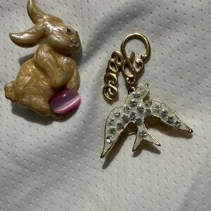TC Gold and Pink Brooch Set